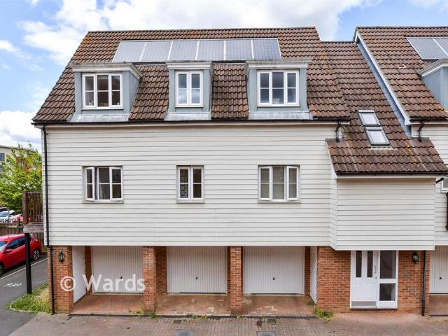 Flat for sale in Midway, Kent