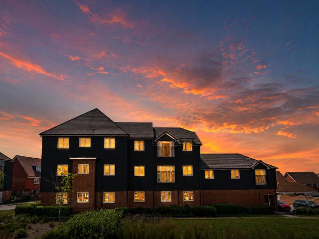 Flat for sale in Kilnwood Vale, Horsham