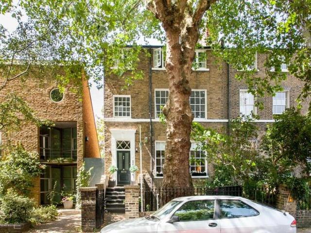 Flat for sale in London Borough of Tower Hamlets, Greater London