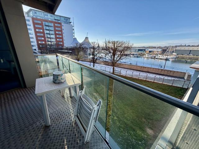 Flat for sale in Key Street, Suffolk
