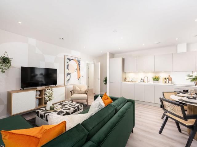 Flat for sale in London Borough of Hounslow, Strand