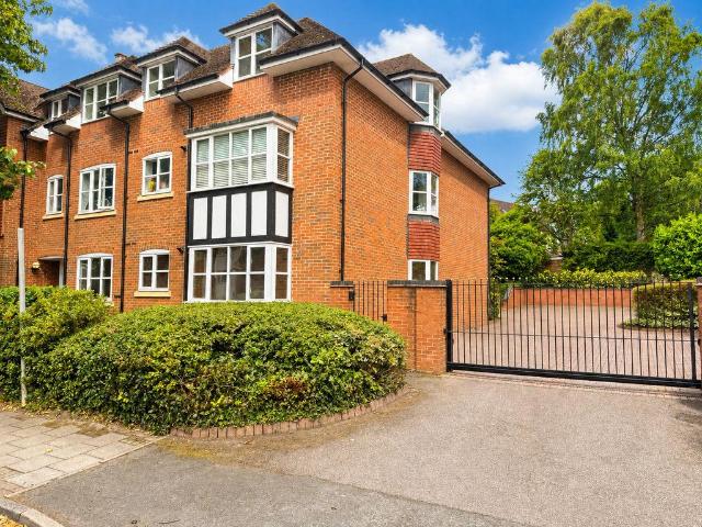 Flat for sale in Four Oaks, West Midlands