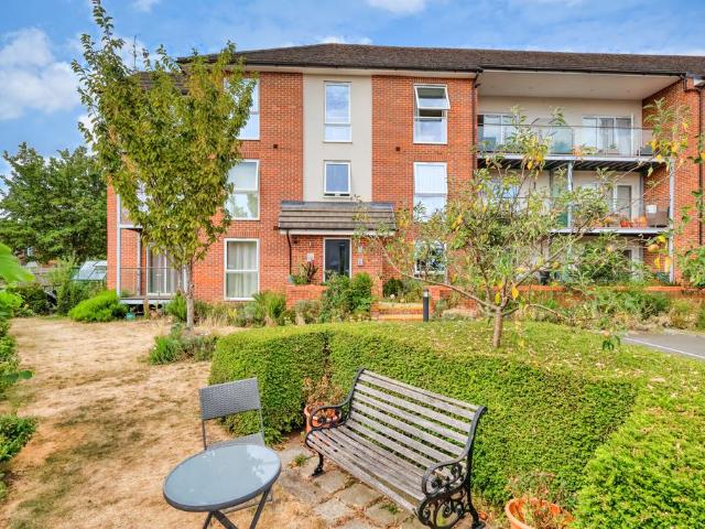 Flat for sale in High Wycombe Community Board, High Wycombe