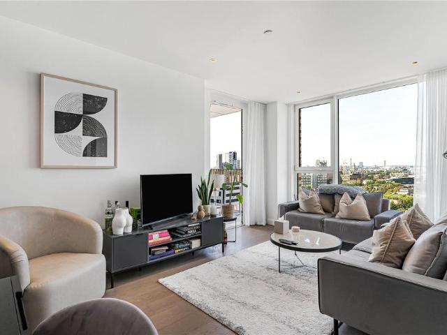 Flat for sale in Oval, Greater London