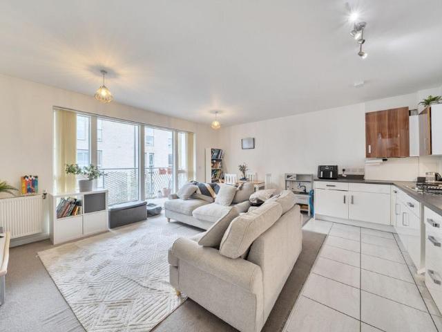 Flat for sale in London Borough of Lewisham, New Cross