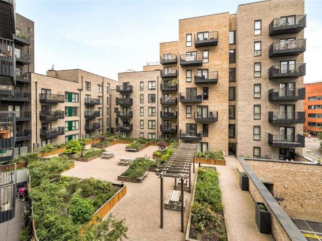 Flat for sale in Easthampstead, Bracknell