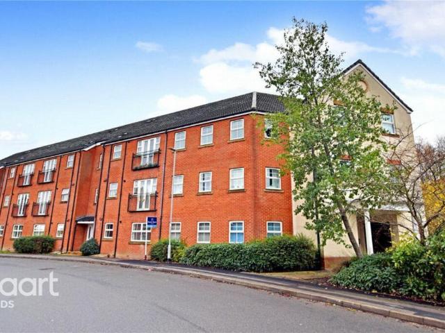 Flat for sale in Thorpe, West Yorkshire