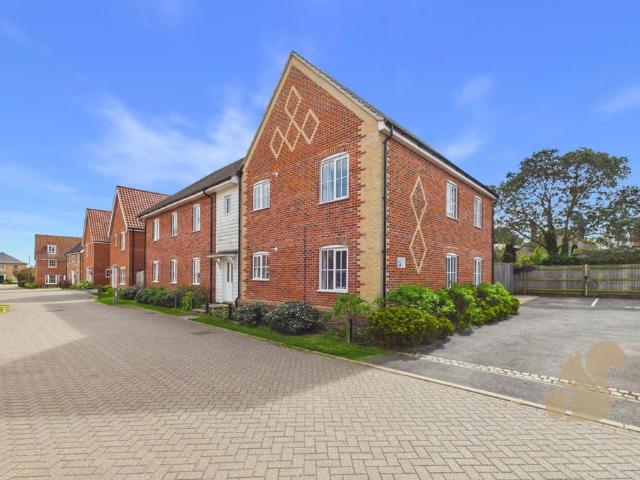 Flat for sale in Chelmondiston, Suffolk