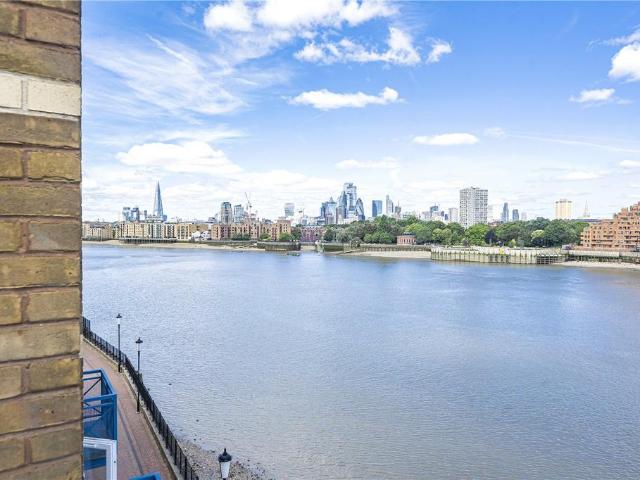 Flat for sale in Rotherhithe, Greater London