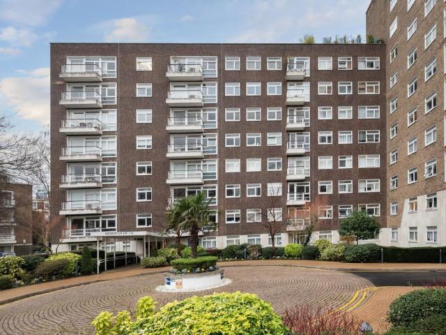 Flat for sale in Belsize Park, Greater London