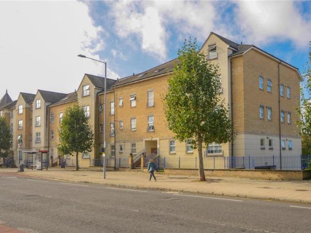 Flat for sale in Norbiton, Greater London