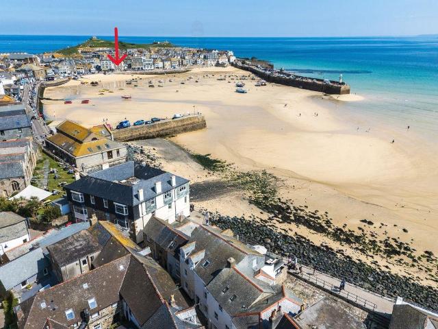Flat for sale in Penbeagle, Cornwall