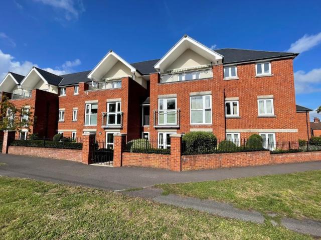 Flat for sale in Hythe and Dibden, Ashurst Bridge