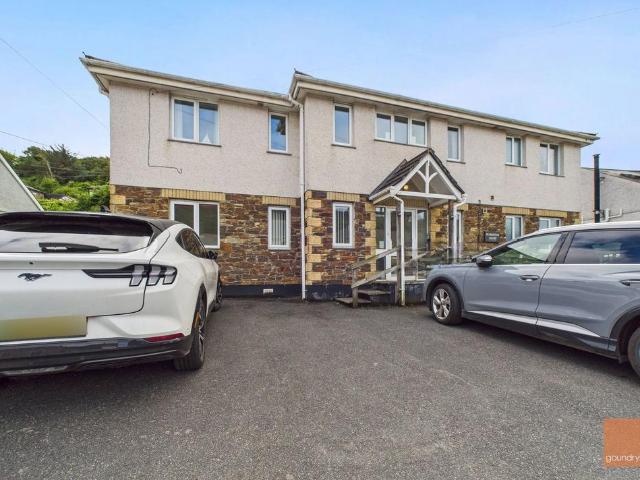 Flat for sale in Portreath, Cornwall