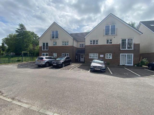 Flat for sale in Hillview, Surrey
