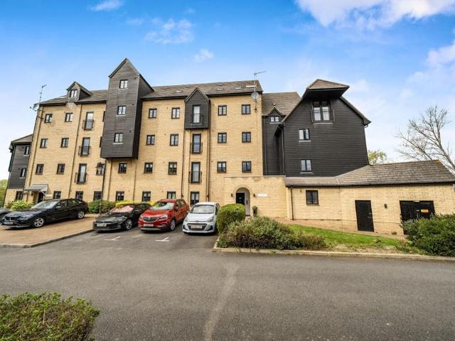 Flat for sale in Bedford