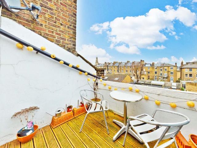 Flat for sale in Kentish Town, Greater London