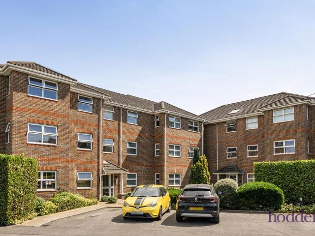 Flat for sale in Row Town, Surrey