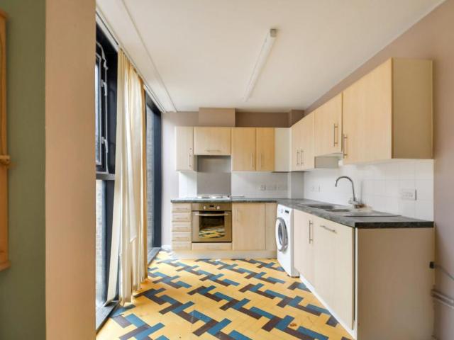 Flat for sale in Hoxton, Greater London