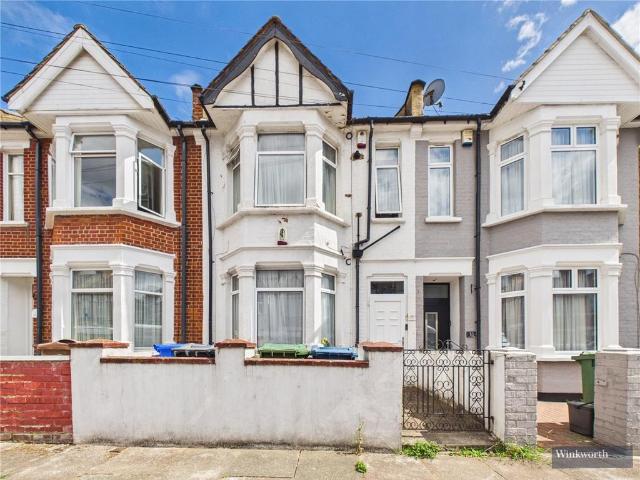 Flat for sale in Wealdstone, Greater London