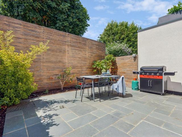 Flat for sale in London Borough of Lambeth, Greater London
