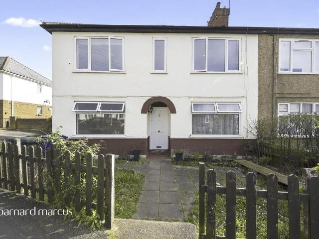 Flat for sale in Brunswick Park, Greater London