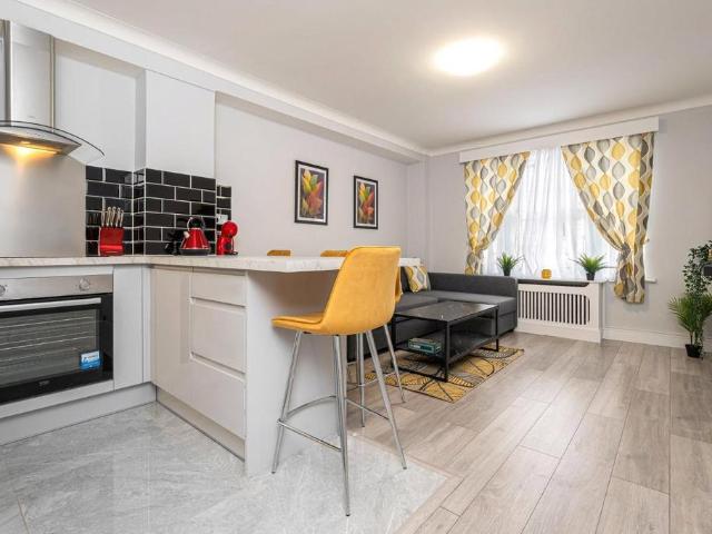 Flat for sale in Paddington, Greater London
