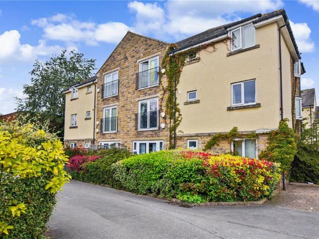Flat for sale in Farsley, West Yorkshire