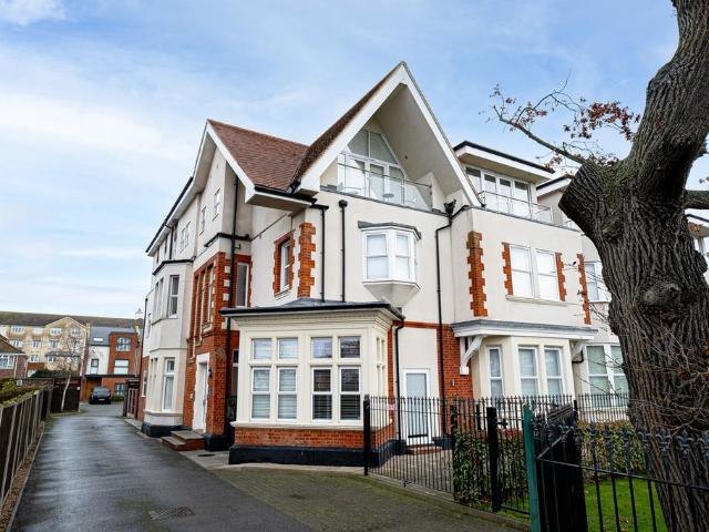 Flat for sale in Alton Barnes, Essex