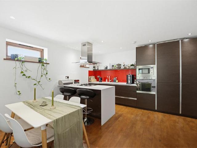 Flat for sale in London Borough of Ealing, Hanwell