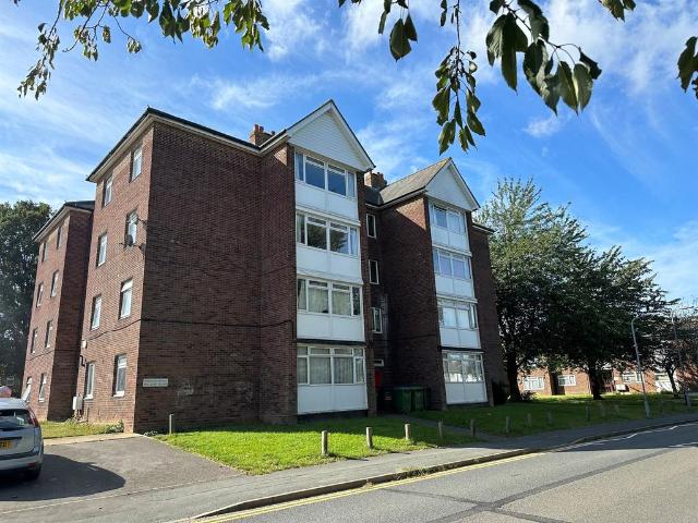 Flat for sale in Meadgate, Chelmsford