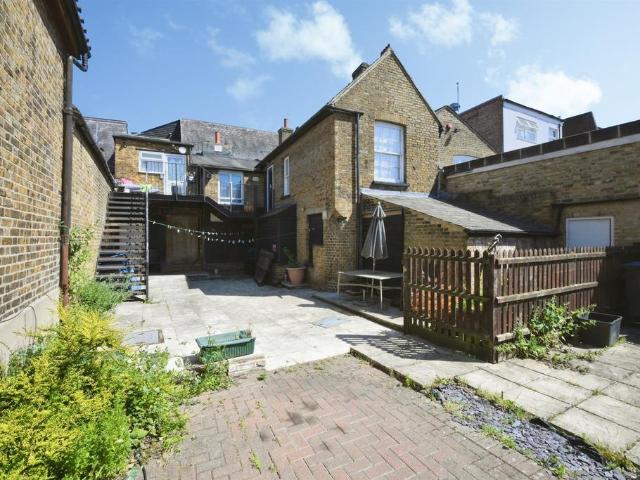 Flat for sale in Broxbourne, Hertfordshire