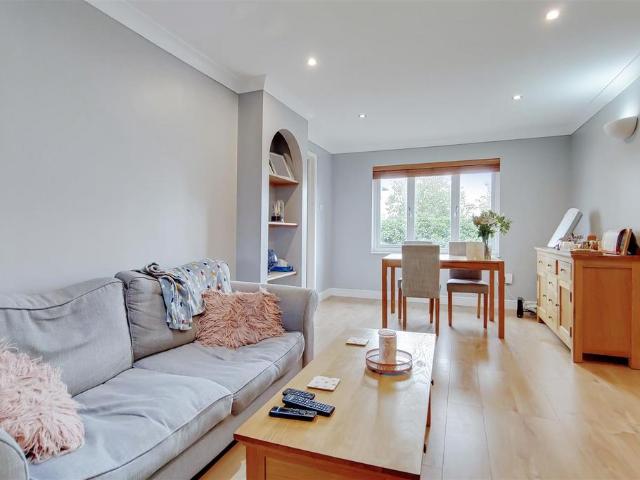 Flat for sale in Silvertown, Greater London