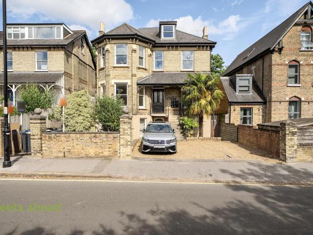 Flat for sale in London Borough of Croydon, Greater London