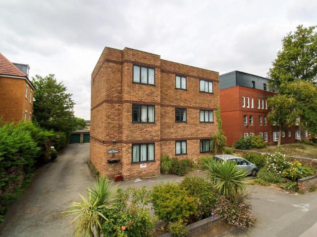 Flat for sale in Northampton, Northamptonshire