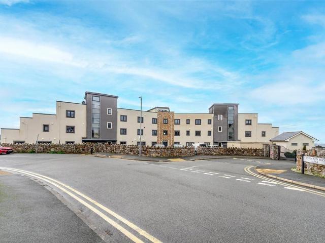 Flat for sale in Old Colwyn, Wales