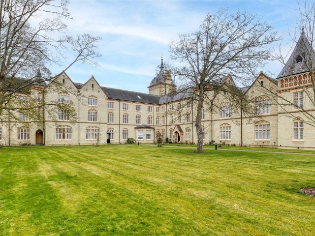 Flat for sale in Fairfield Park, Bedfordshire