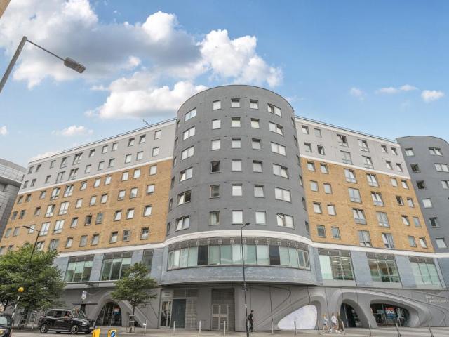 Flat for sale in Sands End, Greater London