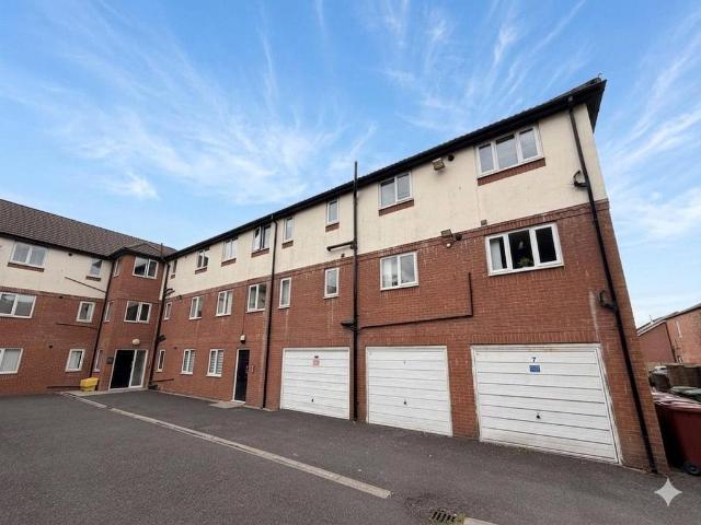 Flat for sale in Heaton, Lee Bank