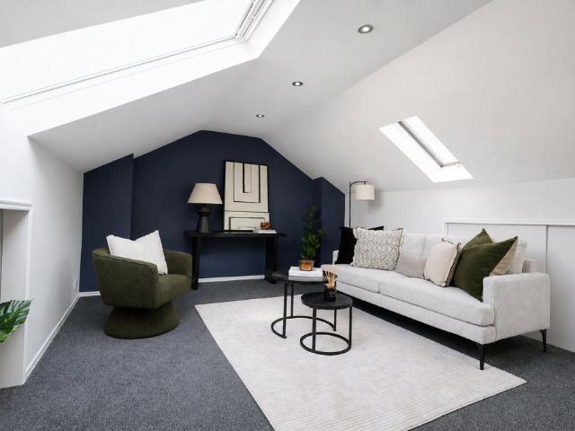 Flat for sale in New Southgate, Greater London