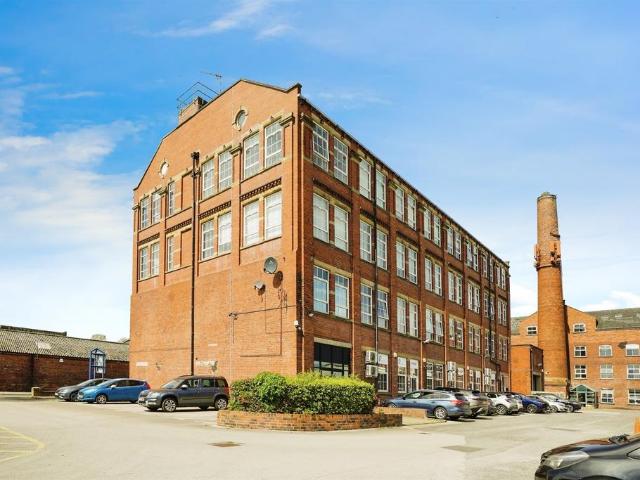 Flat for sale in West Yorkshire