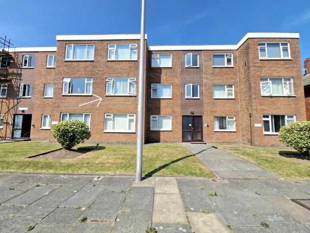 Flat for sale in Knowle, Blackpool