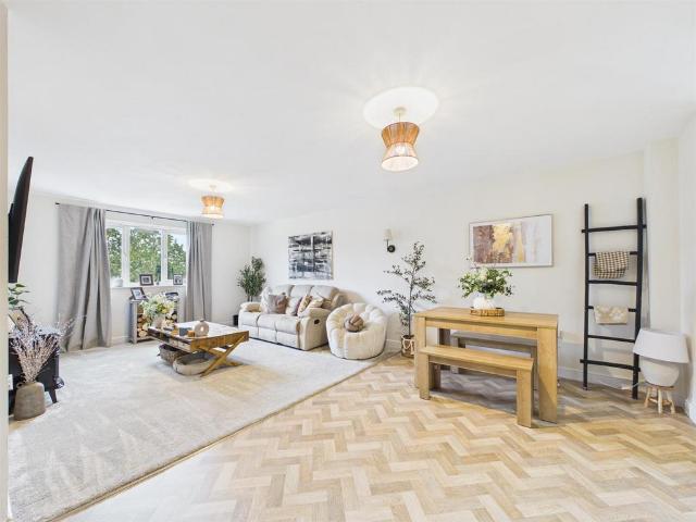 Flat for sale in Kingsway, Gloucester