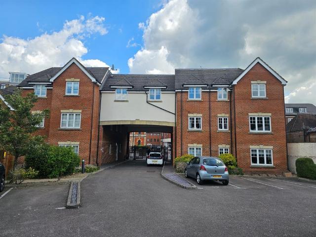 Flat for sale in Walton, Aylesbury