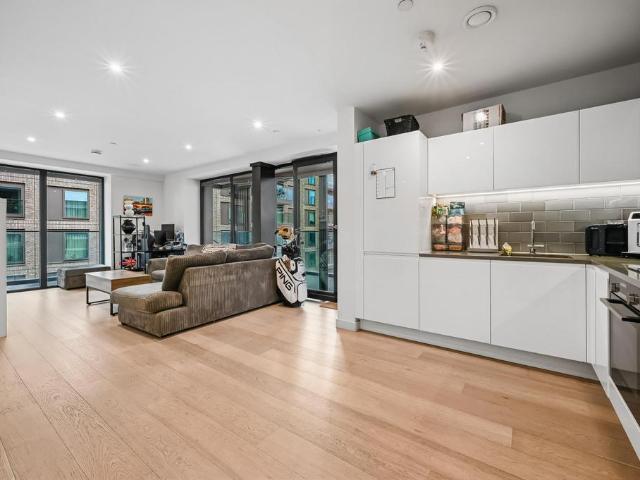 Flat for sale in Royal Wharf, Greater London