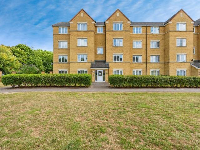 Flat for sale in Queens Park, Bedford