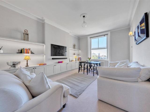 Flat for sale in Maida Vale, Greater London