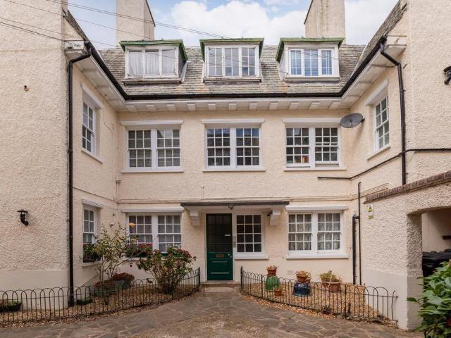 Flat for sale in Slough