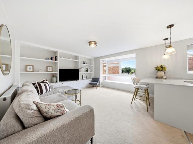 Flat for sale in Bushey Heath, Hertsmere