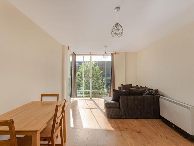 Flat for sale in Leytonstone, Greater London